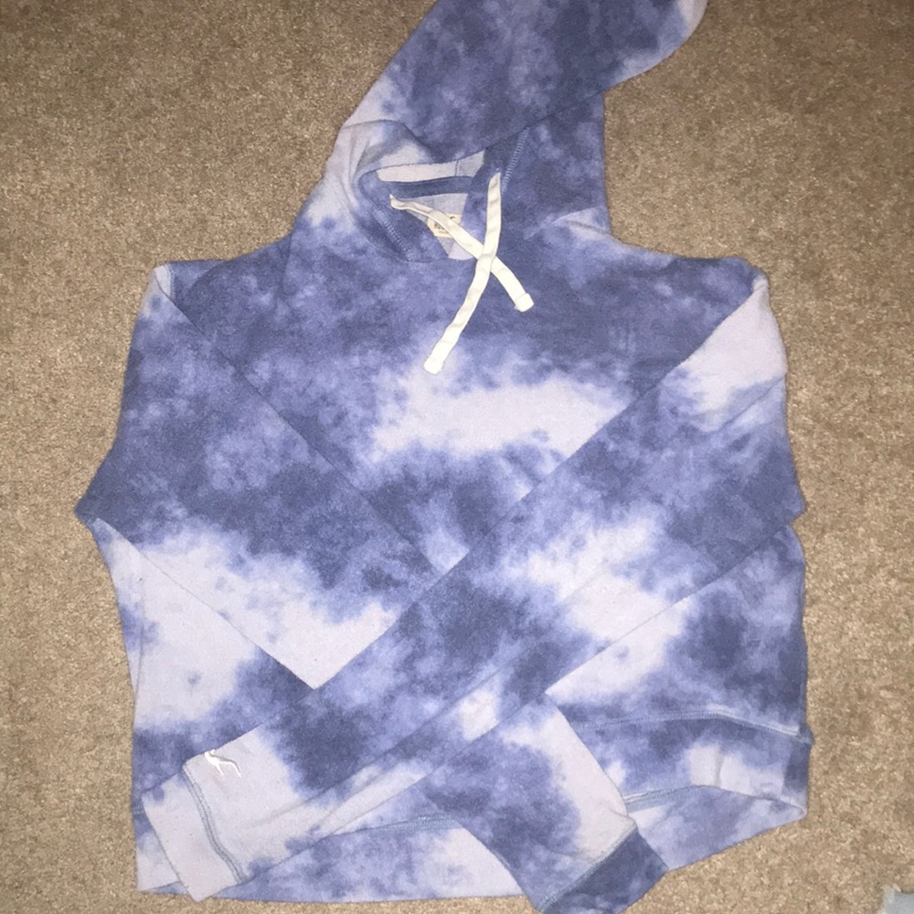tie dye blue and white cropped hollister hoodie